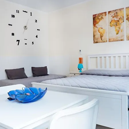 Studio With Wifi At Apartment *